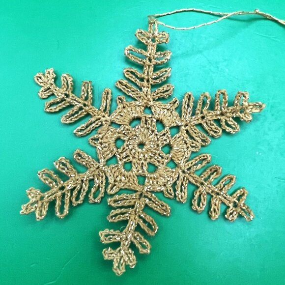 Lot of 6 VTG Handmade Crochet Snowflake Ornaments 1980s Metallic Holiday Décor - Picture 3 of 8